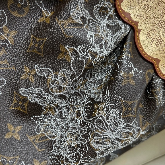 Authentic Louis Vuitton Dentelle Fersen - Picture 4 of 9
